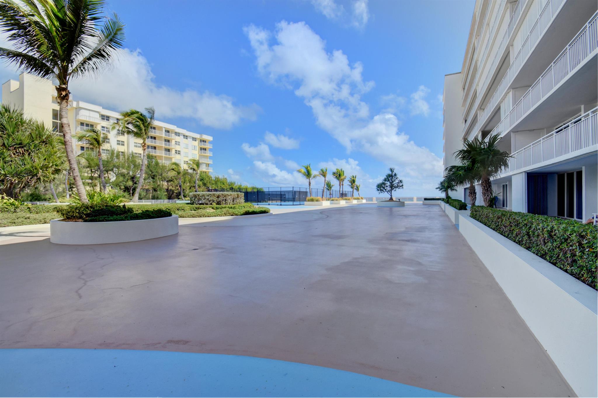 BARCLAY CONDO - Residential