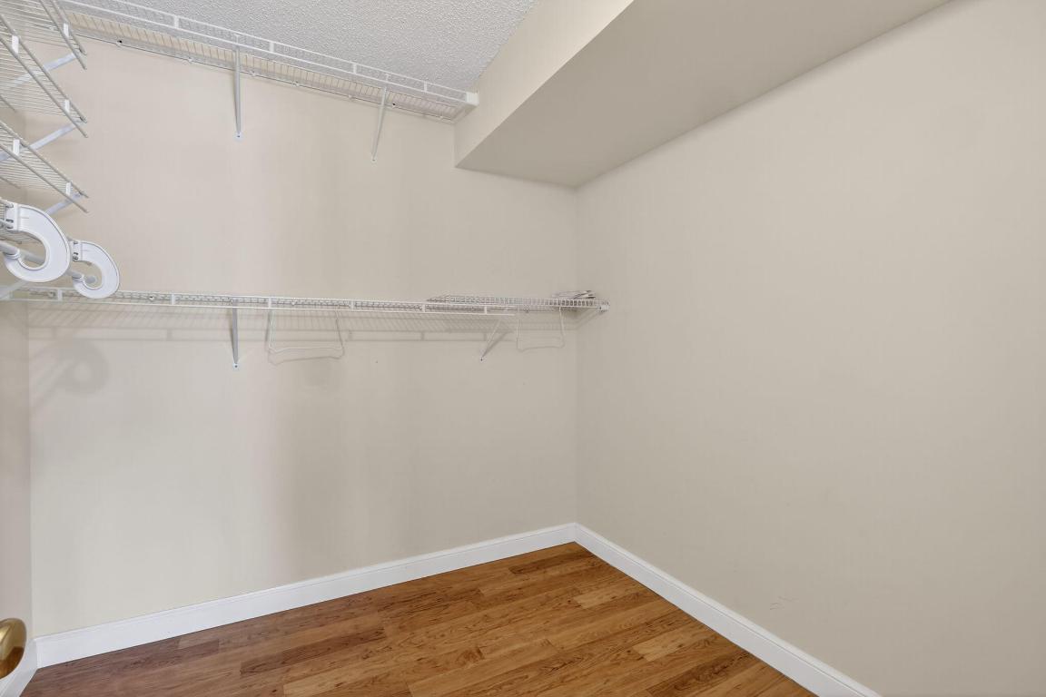 BARCLAY CONDO - Residential