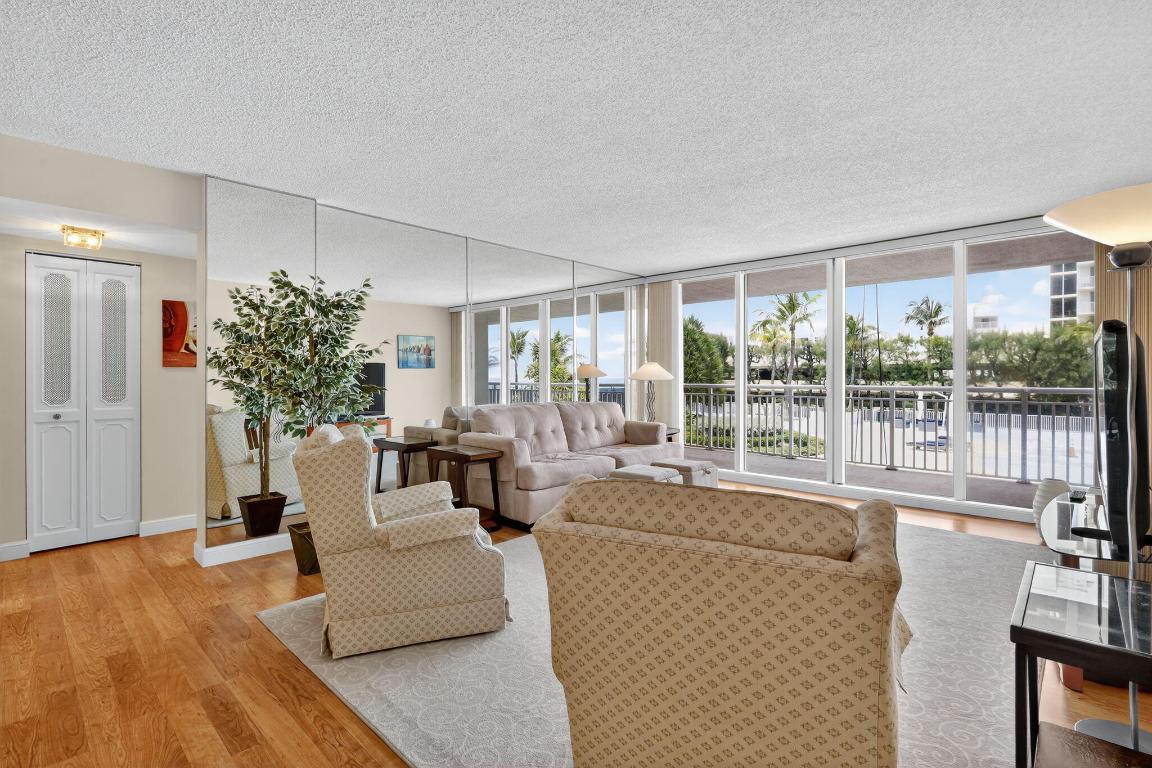 BARCLAY CONDO - Residential