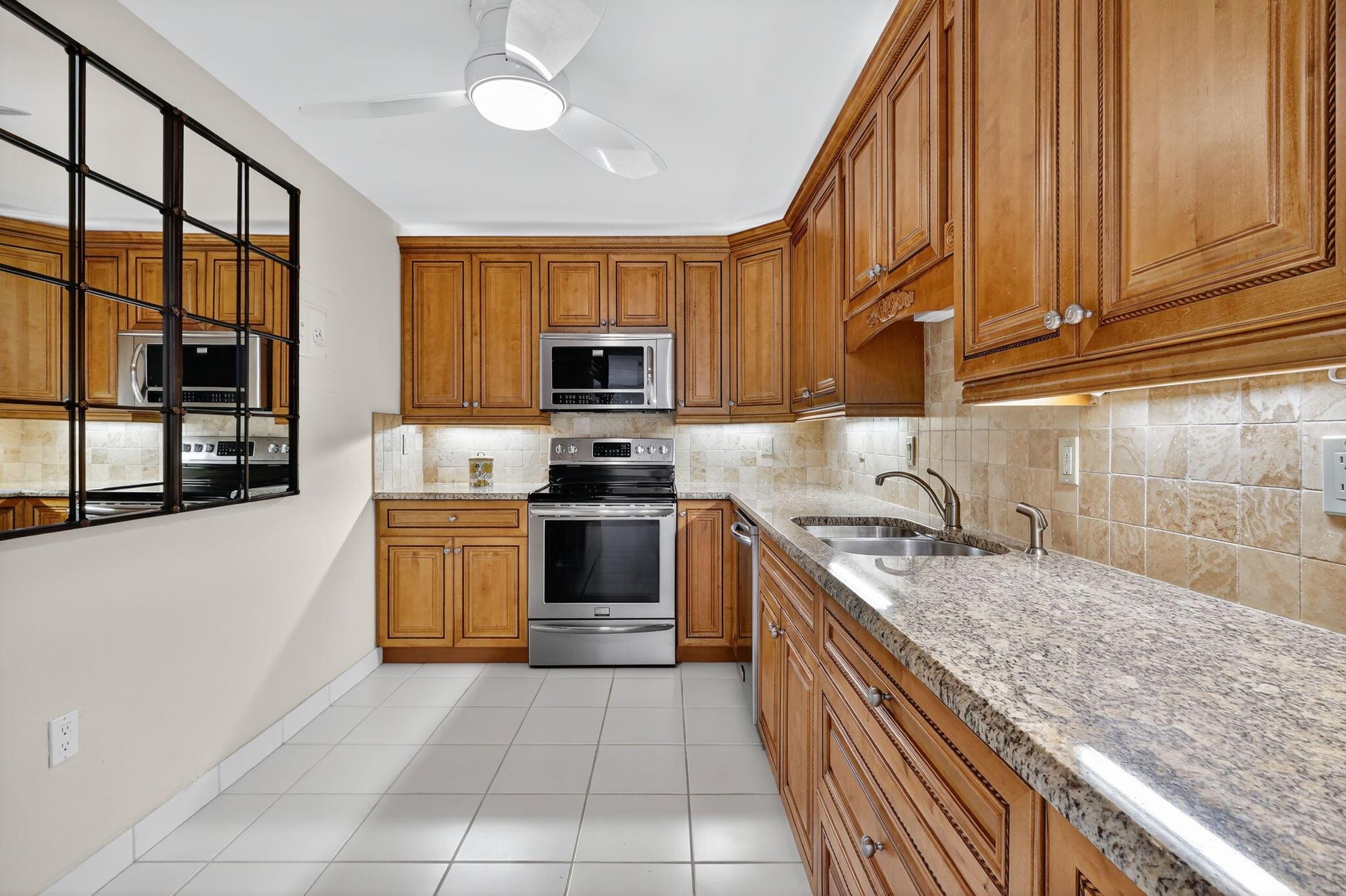 BARCLAY CONDO - Residential