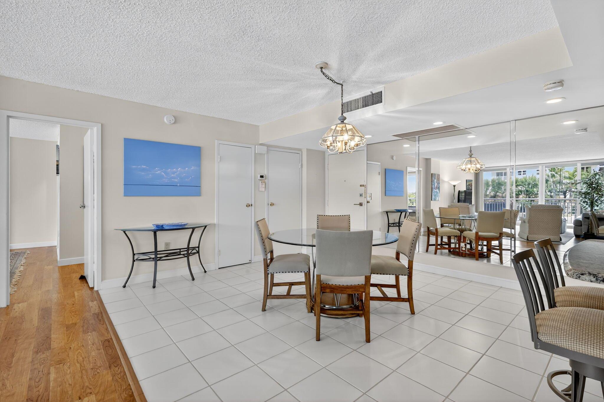 BARCLAY CONDO - Residential