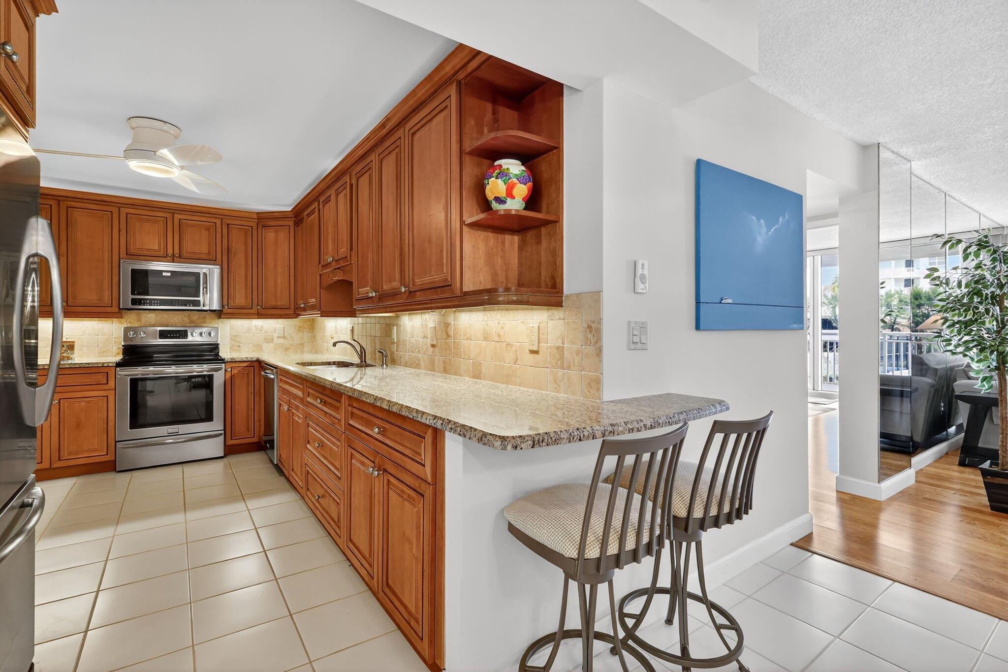 BARCLAY CONDO - Residential