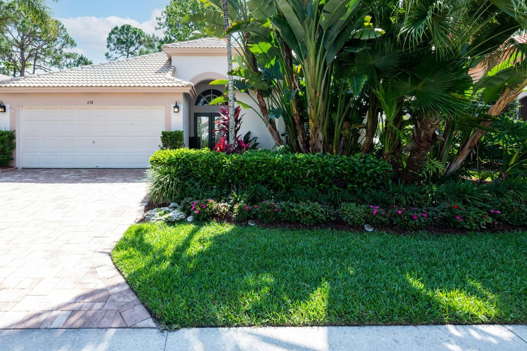 Photo of 438 Woodview Circle, Palm Beach Gardens, FL 33418 (MLS # R10798878)