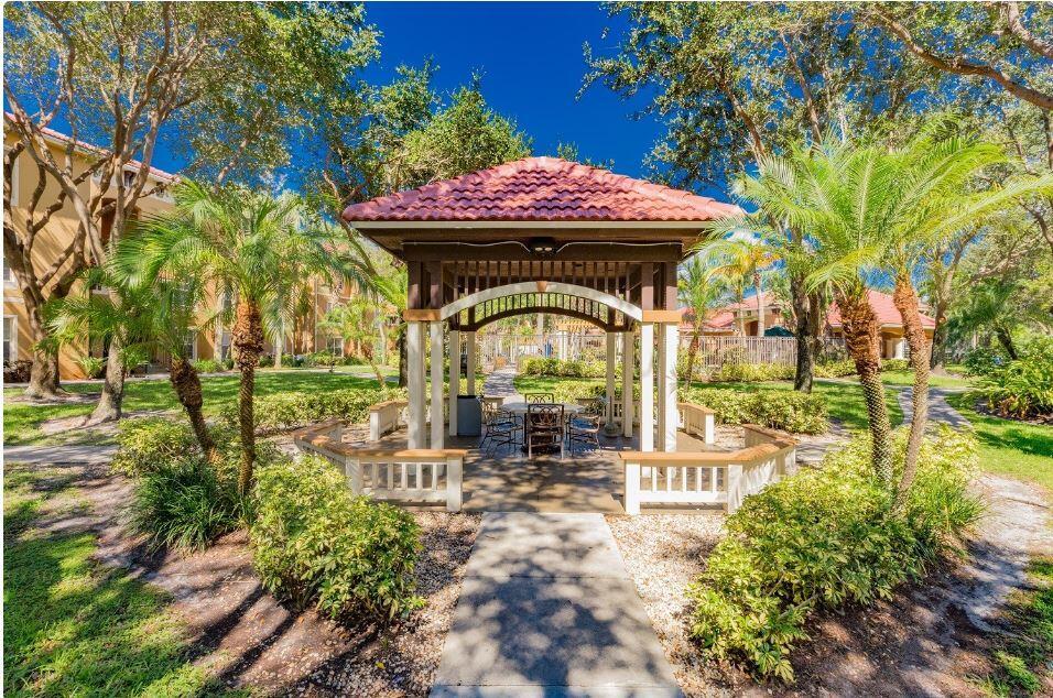 CONDOS AT COURTNEY PARK - Residential Lease