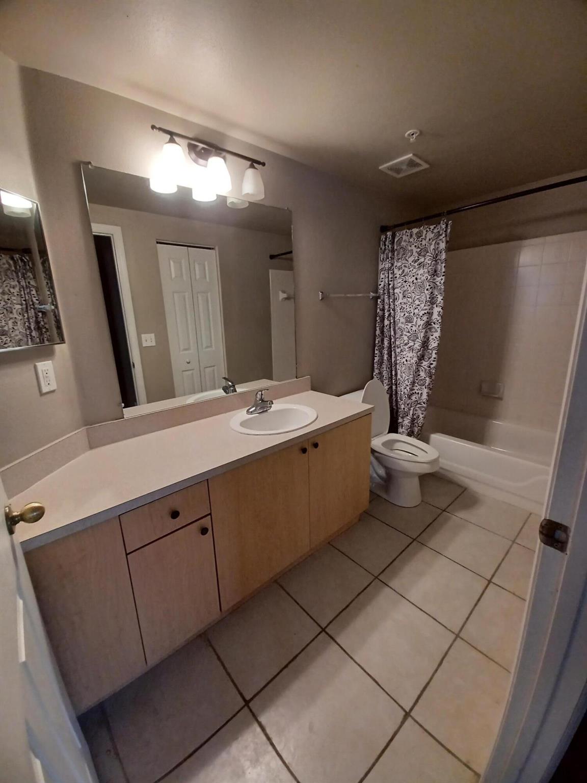 CONDOS AT COURTNEY PARK - Residential Lease