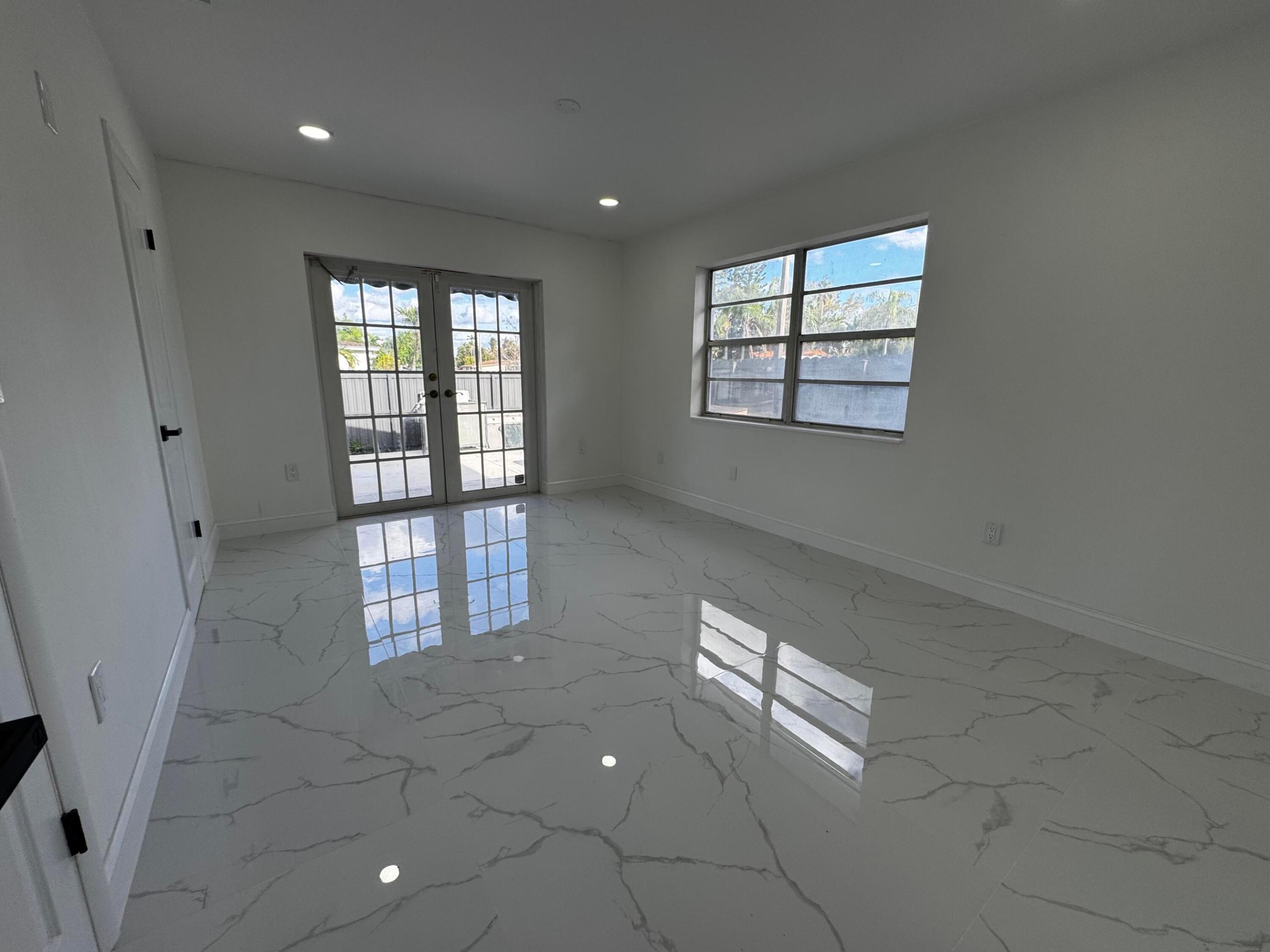 LAKEVIEW MANORS - Residential