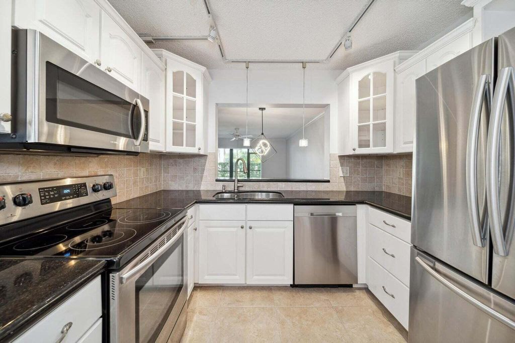 Photo of 100 Pelican Pointe Drive #1020, Delray Beach, FL 33483 (MLS # R11043918)