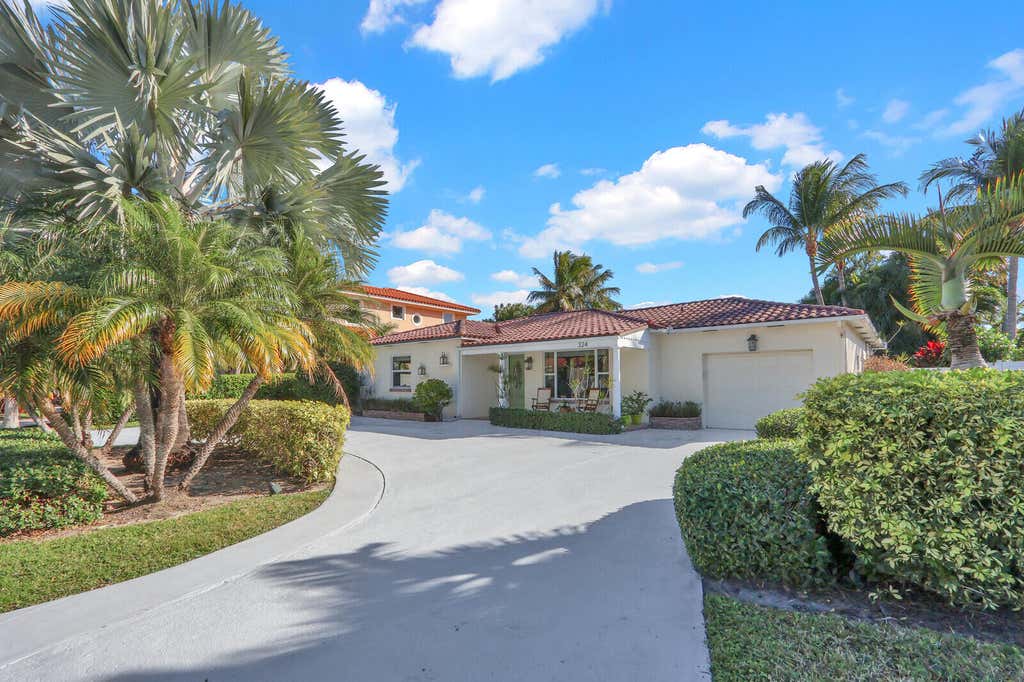 Photo of 324 BLOSSOM Lane, West Palm Beach, FL 33404 (MLS # B26059781)