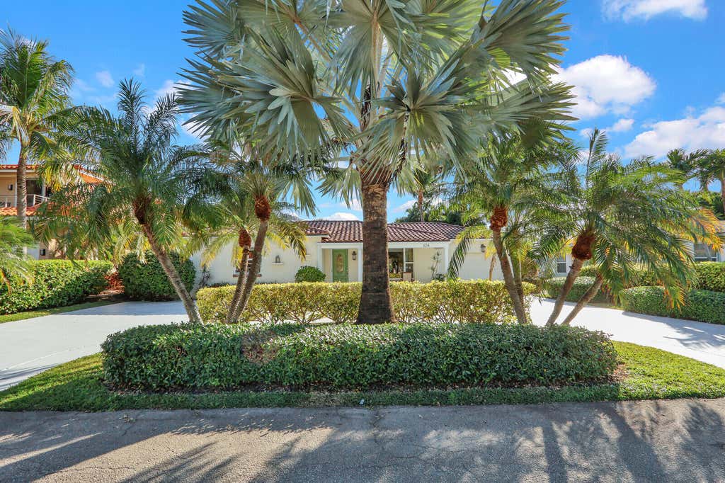 Photo of 324 BLOSSOM Lane, West Palm Beach, FL 33404 (MLS # B26059781)