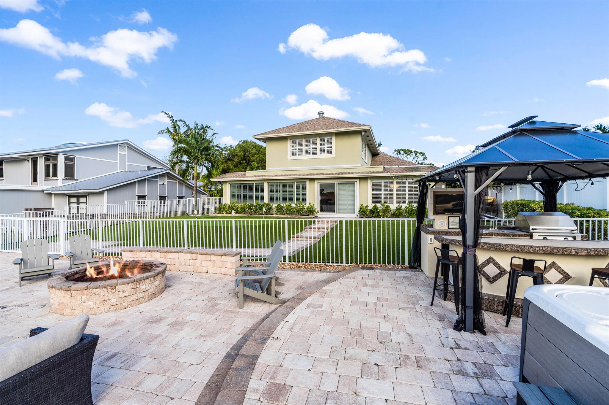 ISLAND ESTATES - Residential