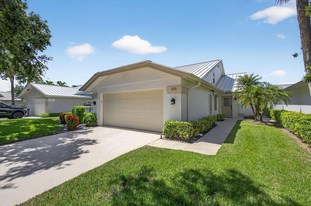Photo of 335 Ridge Road, Jupiter, FL 33477 (MLS # R11100229)