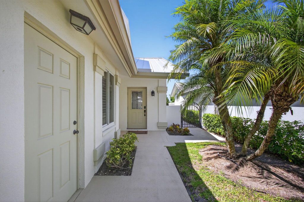 Photo of 335 Ridge Road, Jupiter, FL 33477 (MLS # R11100229)