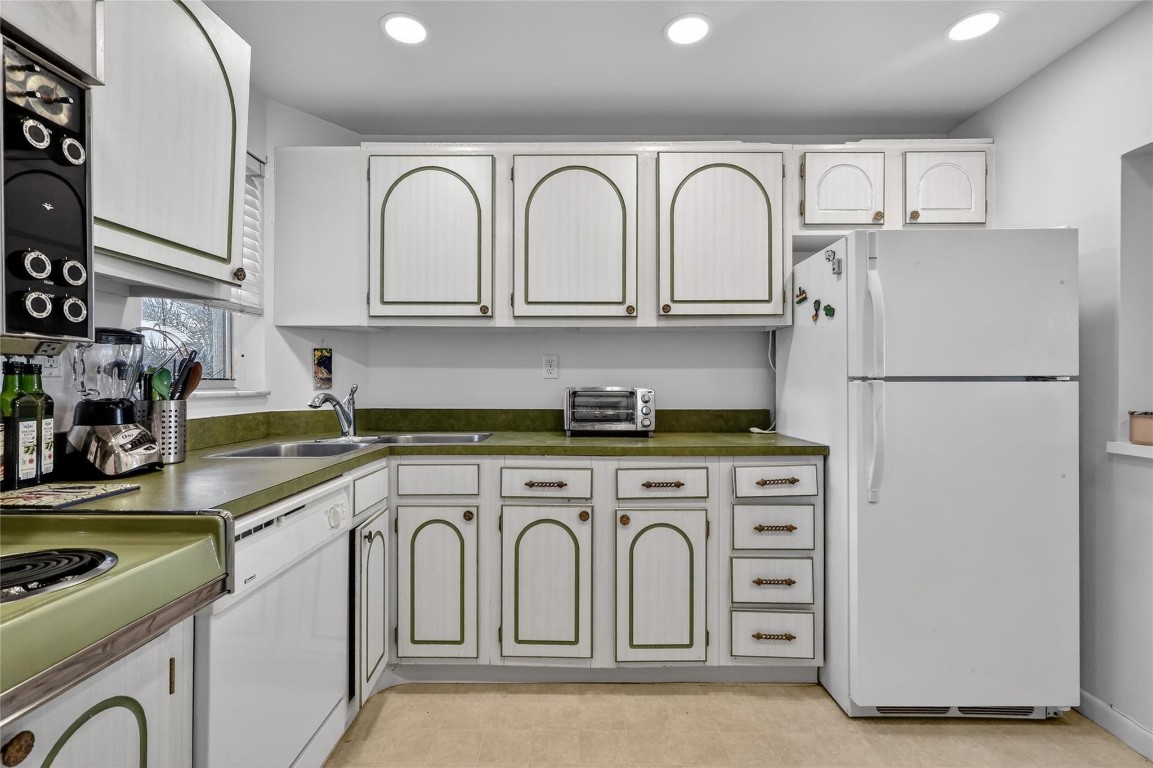 HOLLYBROOK GOLF & TENNIS - Residential