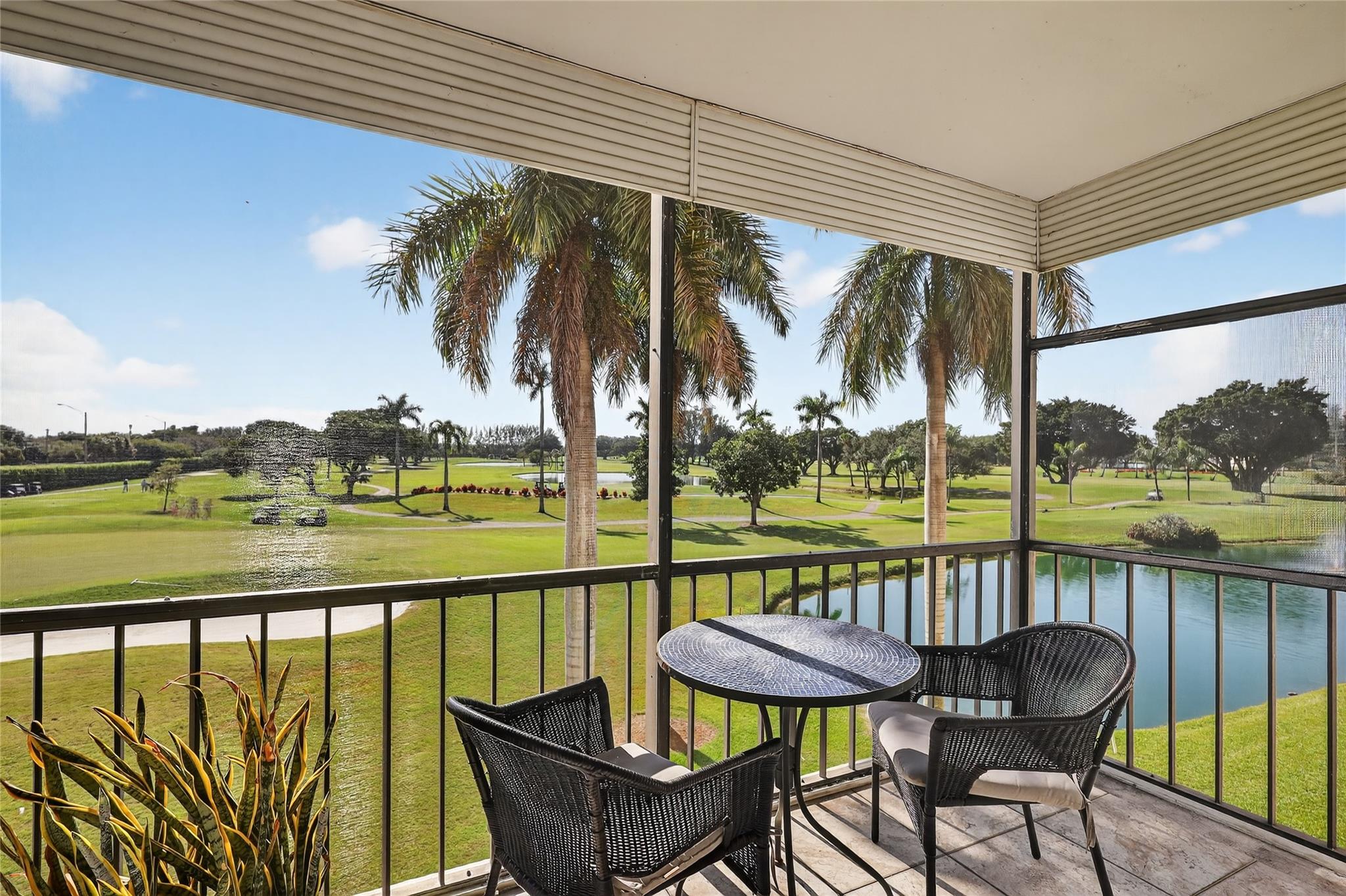 HOLLYBROOK GOLF & TENNIS - Residential