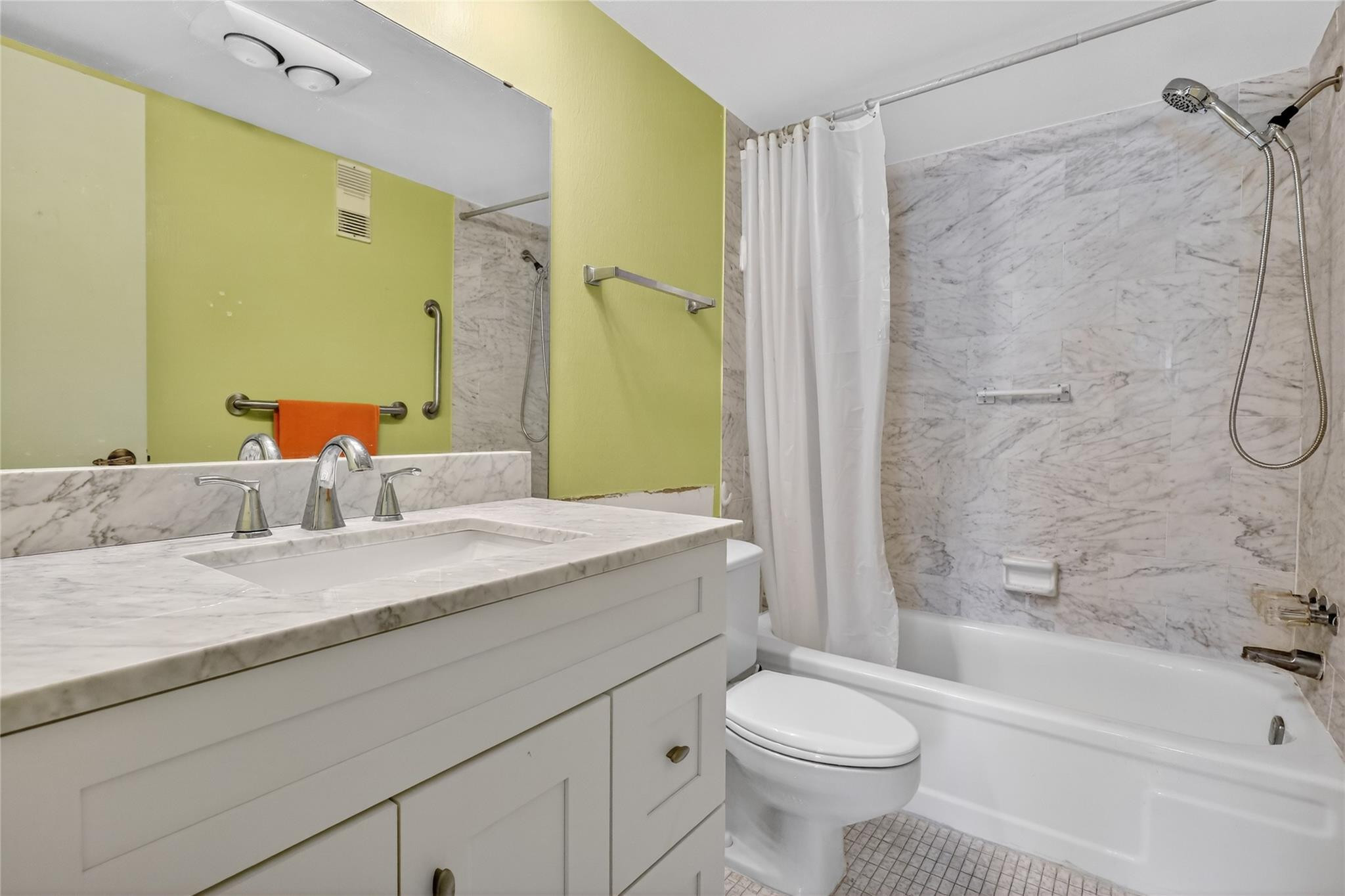 HOLLYBROOK GOLF & TENNIS - Residential