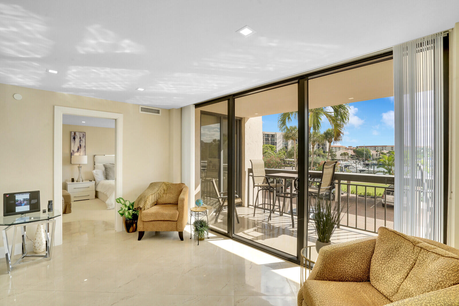 YACHT & RACQUET CLUB OF BOCA RATON CONDO - Residential