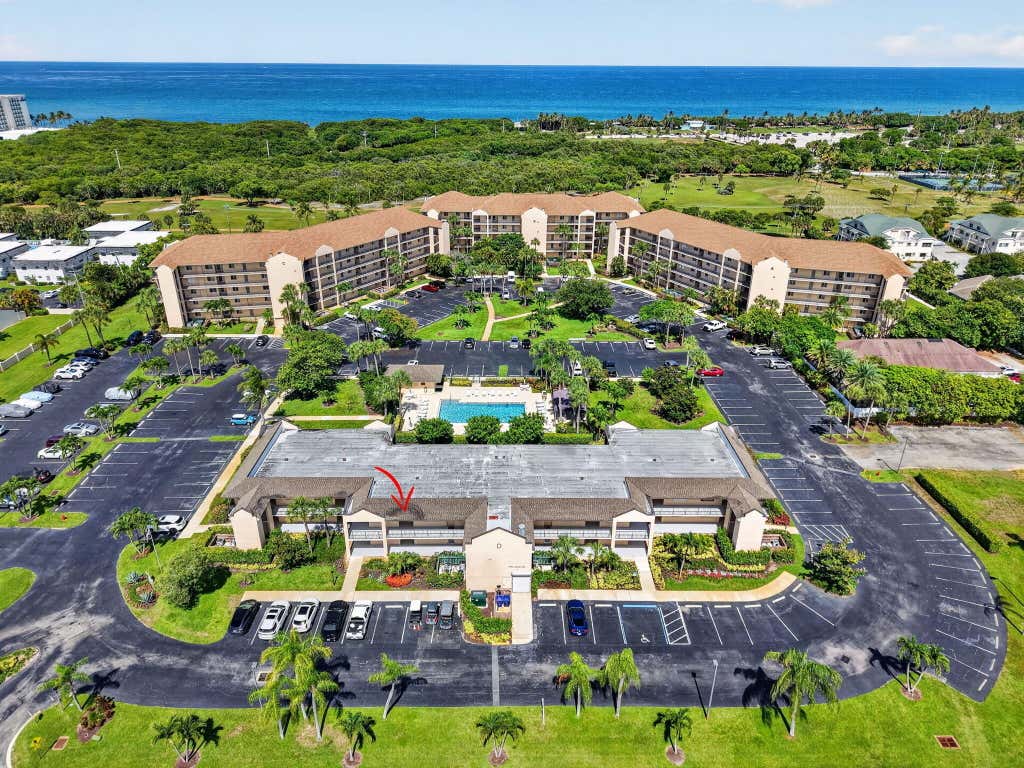 Photo of 275 Palm Avenue #D, Jupiter, FL 33477 (MLS # B26049779)