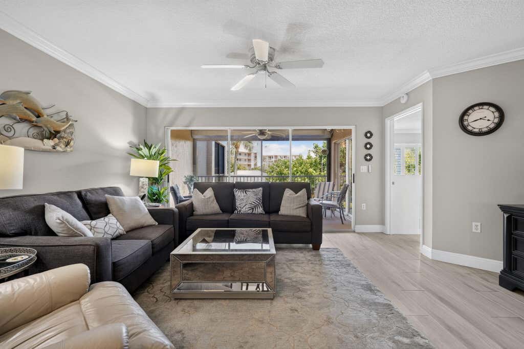 Photo of 275 Palm Avenue #D, Jupiter, FL 33477 (MLS # B26049779)