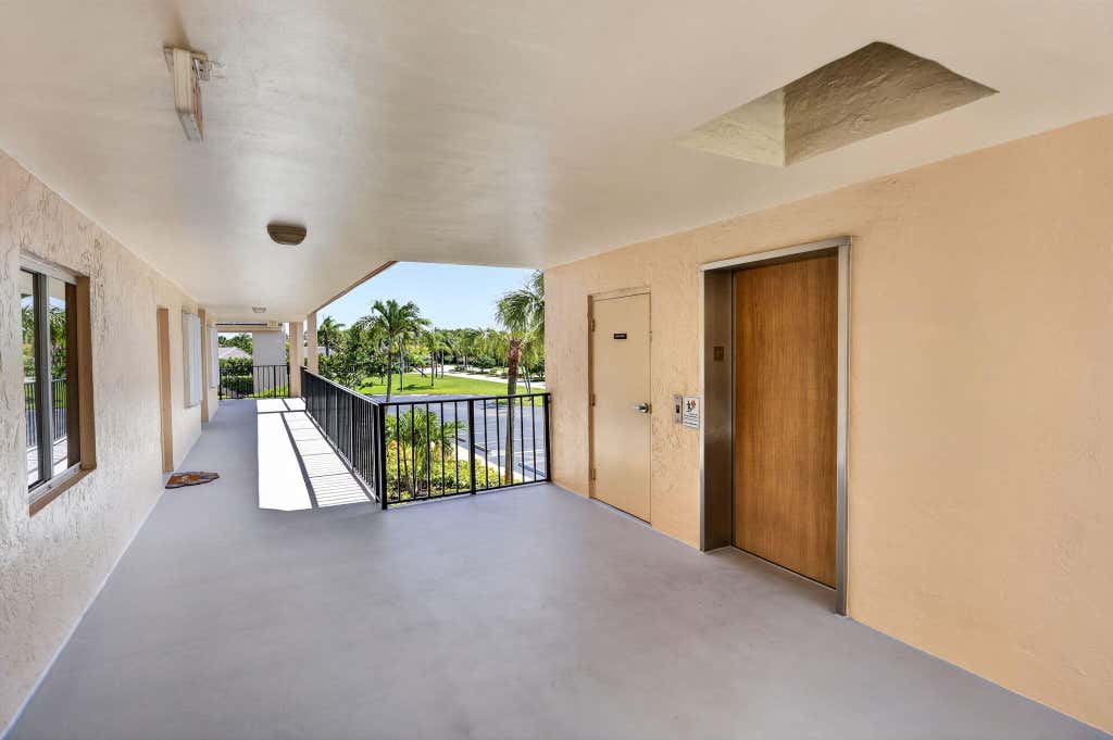 Photo of 275 Palm Avenue #D, Jupiter, FL 33477 (MLS # B26049779)