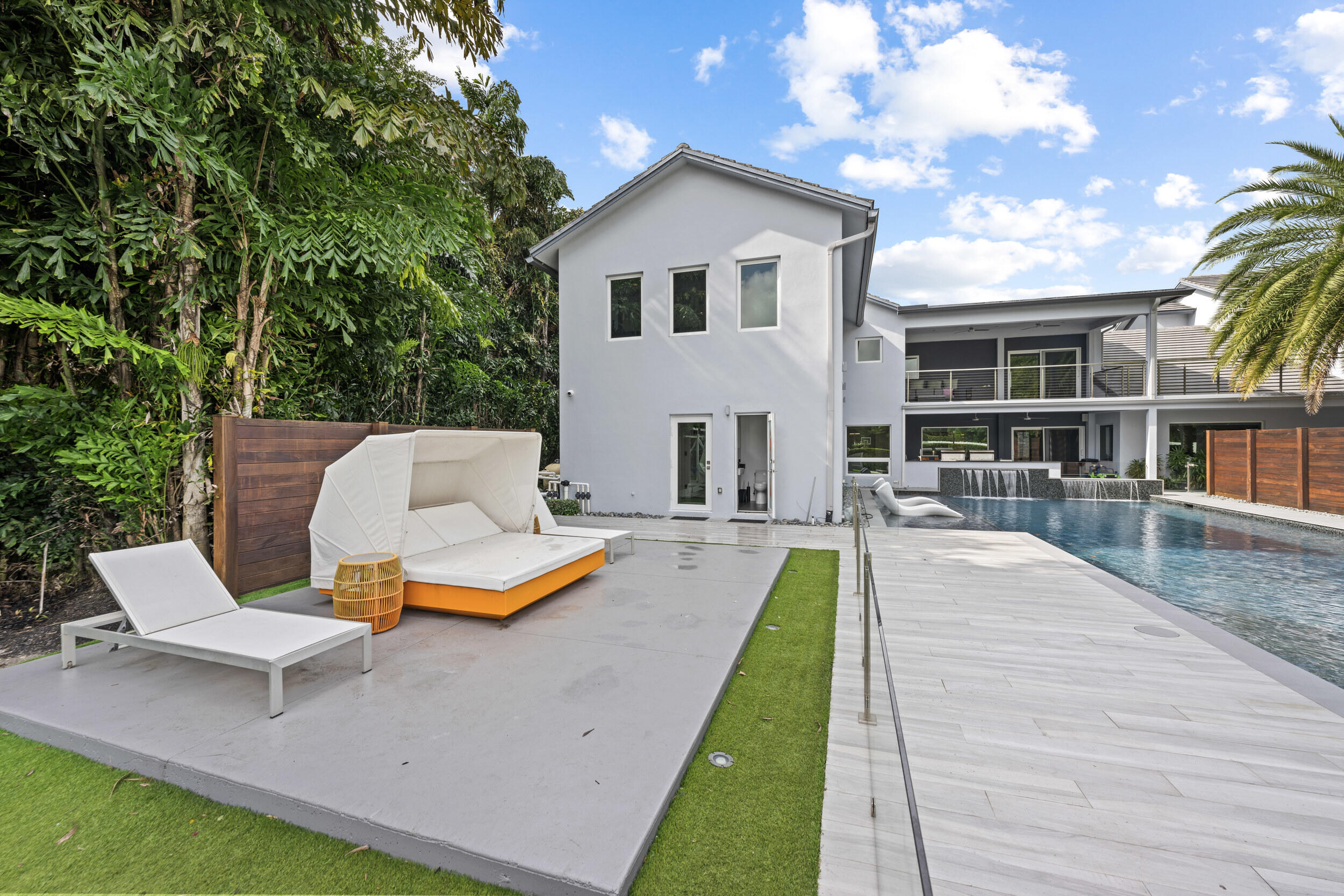 DEL MAR VILLAGE - Residential