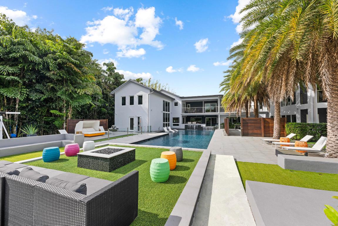 DEL MAR VILLAGE - Residential