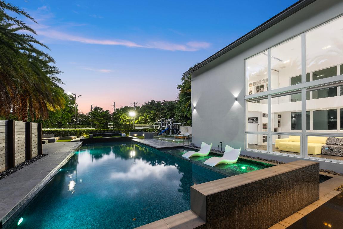 DEL MAR VILLAGE - Residential