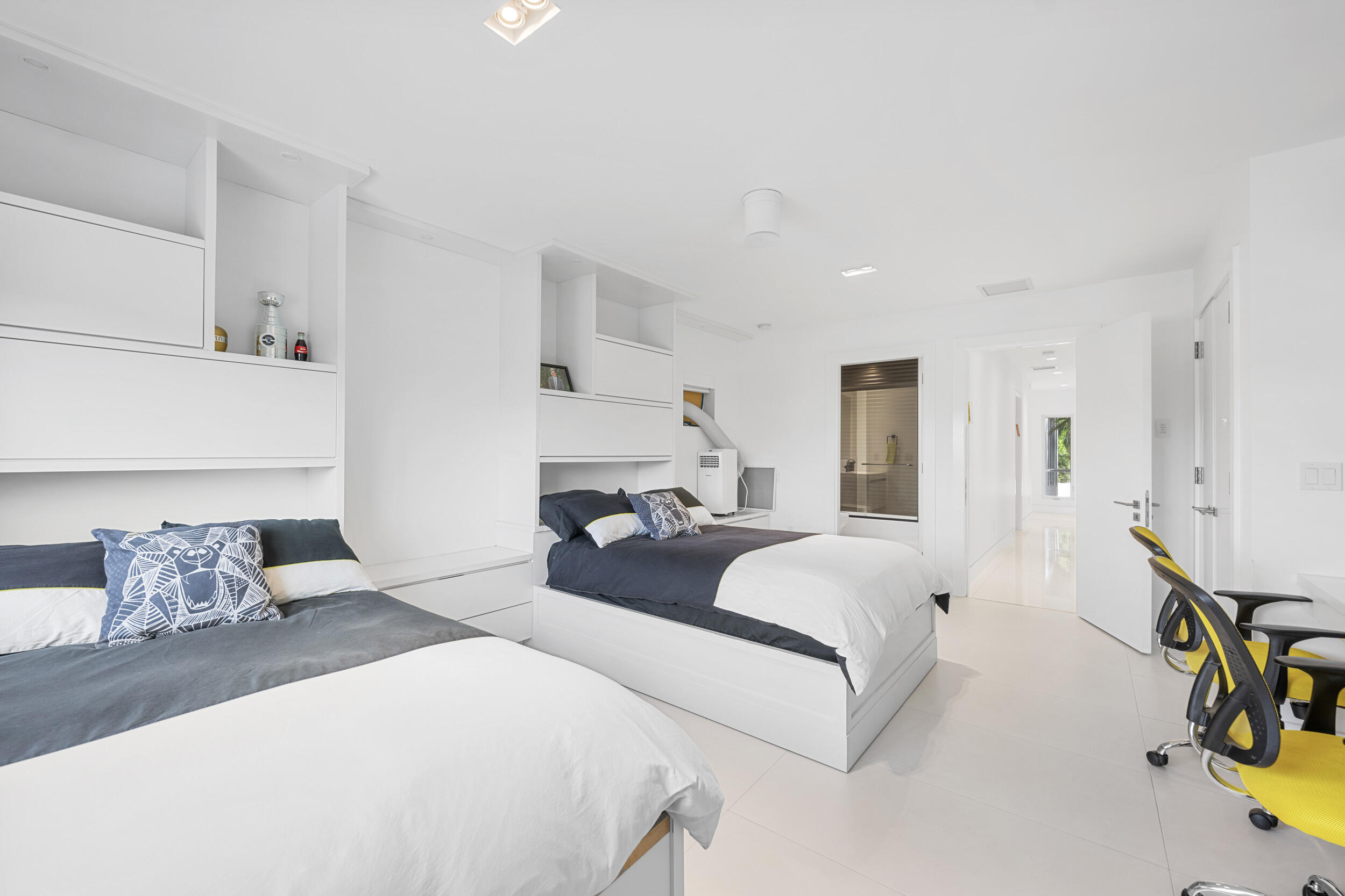 DEL MAR VILLAGE - Residential