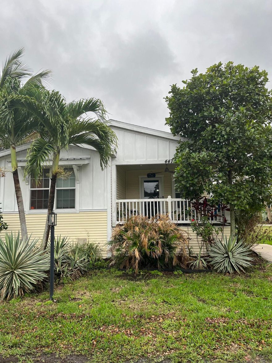 Newer model, well maintained, large kitchen and dining. Living and bedrooms nice Large with modern upgrades. all ages community lots of amenities including gym resort style pool kids playground barbecue area and much more. located near beaches dining and shopping. BARGIN... PRICED TO SELL!!!