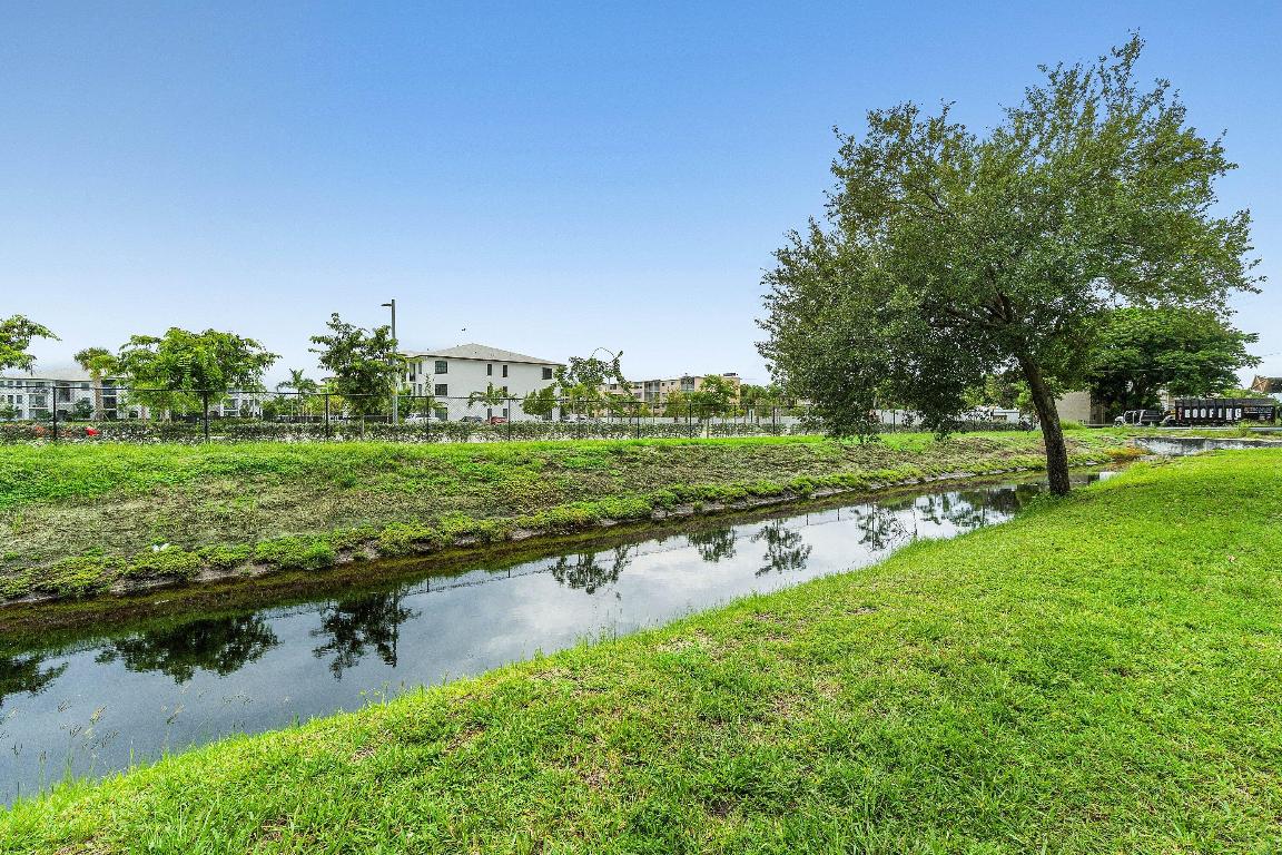 FAIRVIEW VILLAS CONDO - Residential