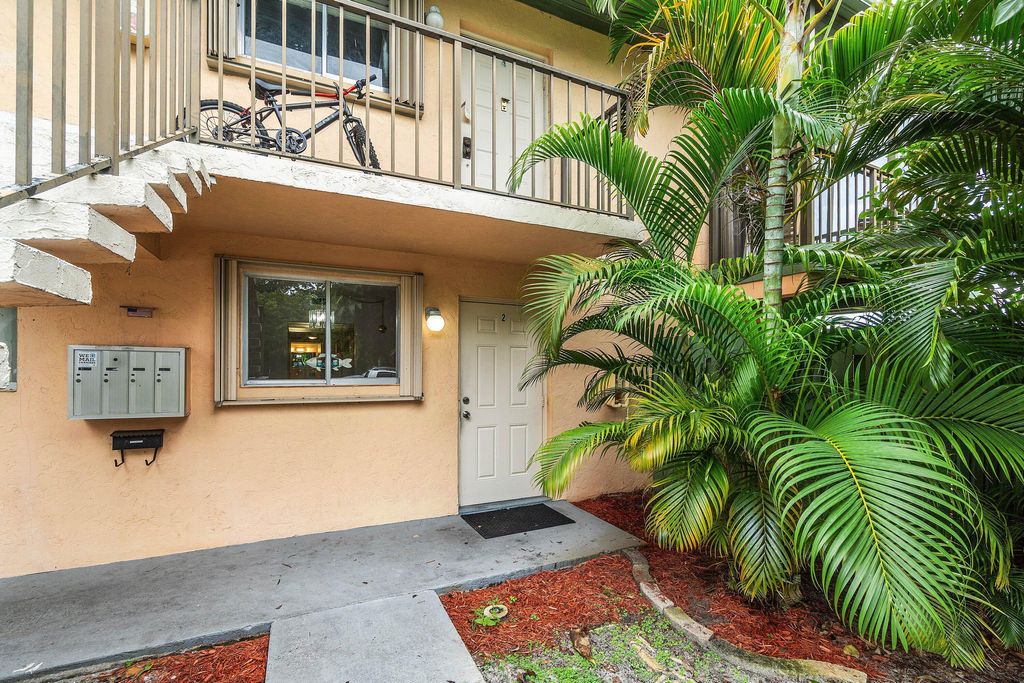 Photo of 1876 Fairview Villas Drive #3, Palm Springs, FL 33406 (MLS # R11125126)