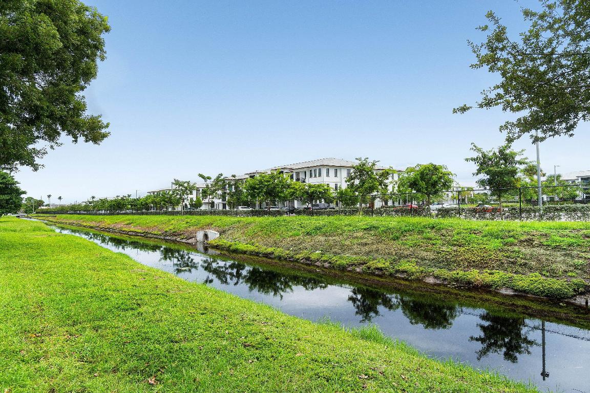 FAIRVIEW VILLAS CONDO - Residential