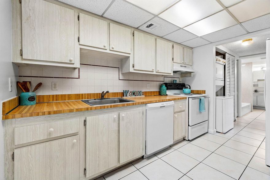 DONT MISS OUT ON YOUR CHANCE TO OWN THIS WELL KEPT 2 BEDROOM 1 1/2 BATH RARELY AVAILABLE CONDO IN THE SOUGHT AFTER COMMUNITY OF FAIRVIEW VILLAS . ALL AGES , NO RENTAL WAITING PERIOD , PETS ALLOWED , NEWLY SURFACED ROADS AND PARKING SPACES , COMMUNITY POOL , PICNIC AREA , THIS UNIT IS FRESHLY PAINTED , KITCHEN OPEN TO DINING AREA AND COMMON LIVING AREA , TONS OF NATURAL LIGHT , WASHER AND DRYER UNDER AIR , WALKIN CLOSET IN MASTER BEDROOM , LARGE COVERED OUTDOOR PRIVATE FENCED IN  PATIO  AND NEW ROOF,CLOSE TO I95,PBIA AND BEACHES.