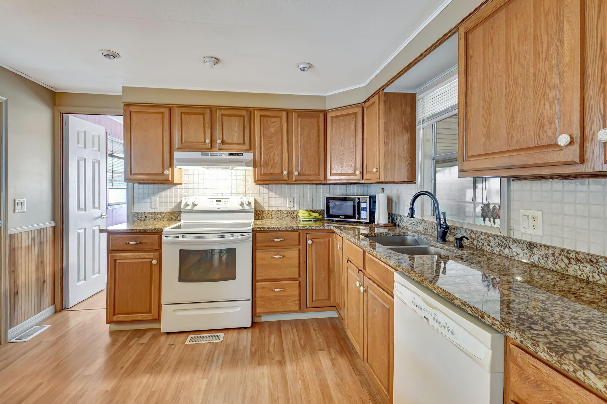 JAMAICA BAY MOBILE HOME C - Residential