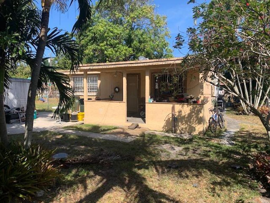 Photo of 237 SW 3rd Avenue, Delray Beach, FL 33444 (MLS # R10707537)