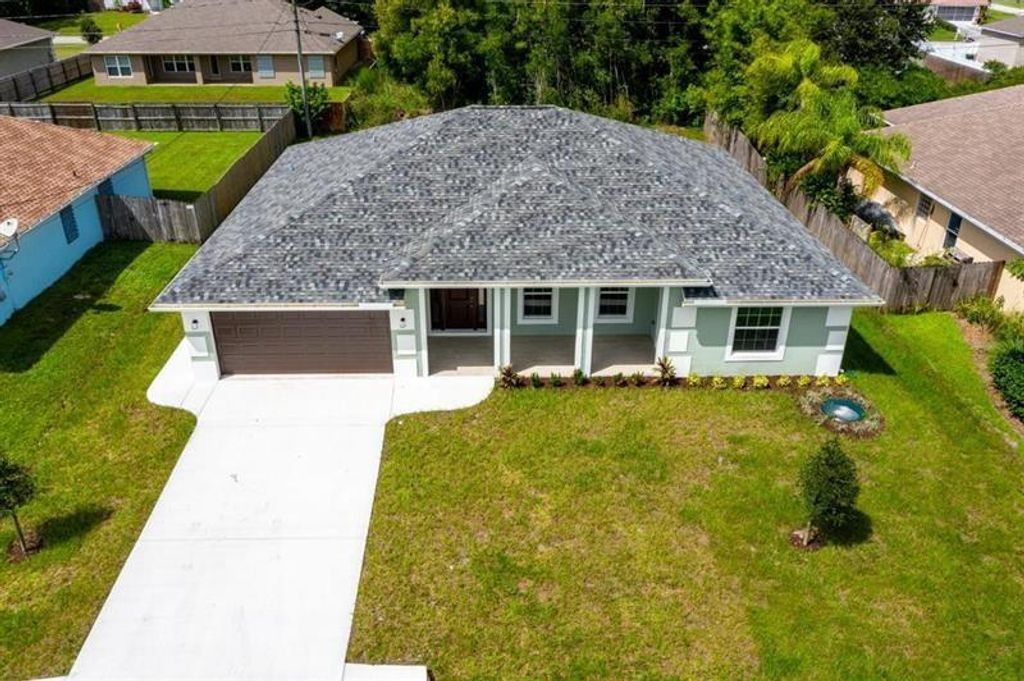 Photo of 2118 SE Camden St, Port Saint Lucie, FL 34952 (MLS # F10281739)