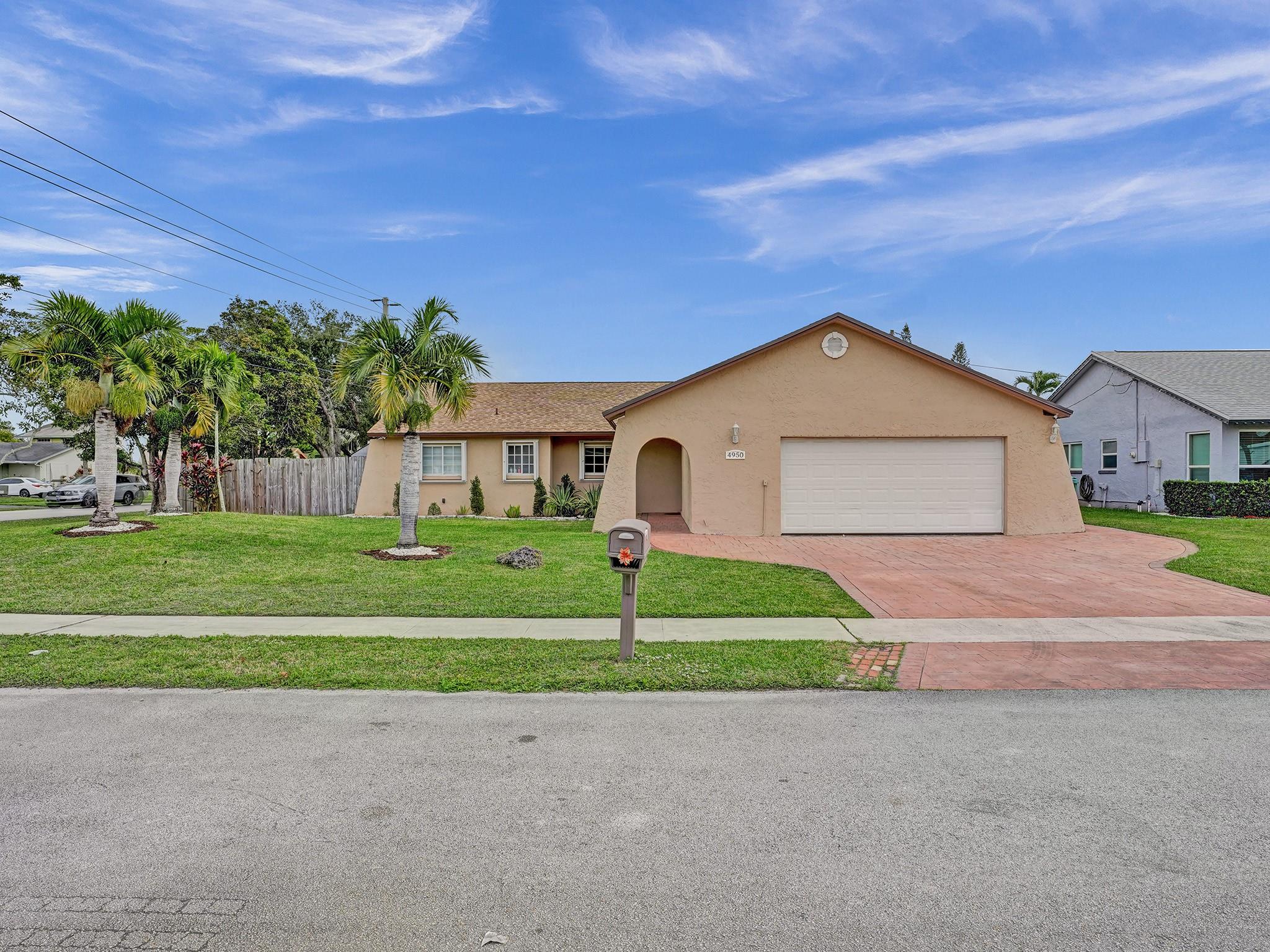 4950 NW 85th Ter