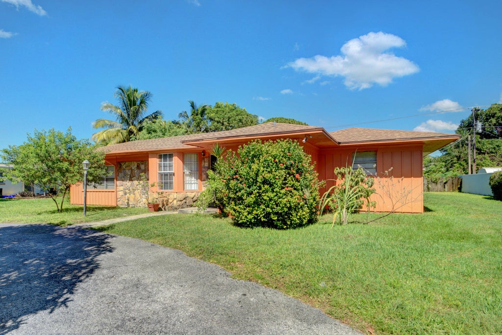 Photo of 4841 Vilma Lane, West Palm Beach, FL 33417 (MLS # R10929053)