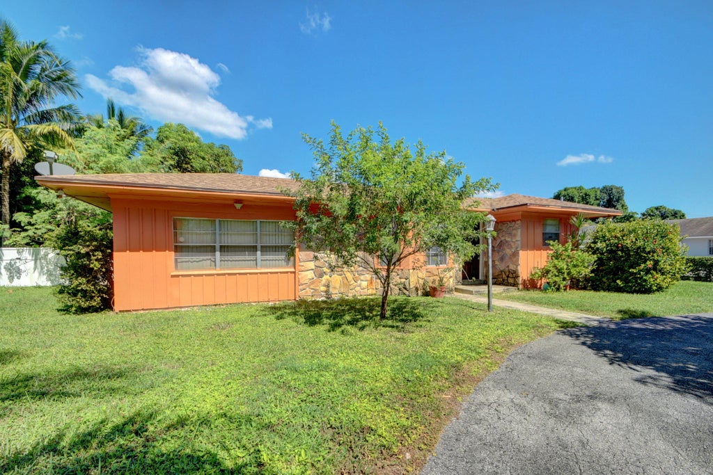 Photo of 4841 Vilma Lane, West Palm Beach, FL 33417 (MLS # R10929053)