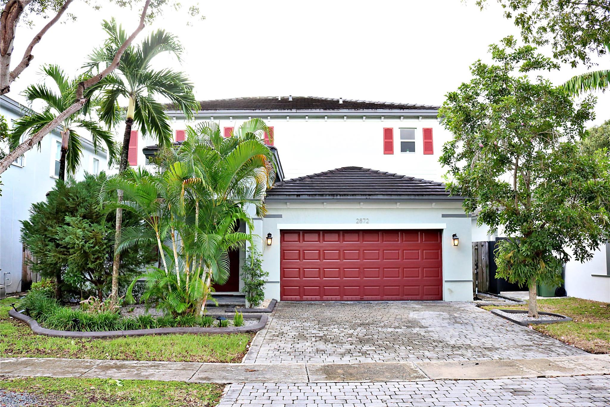 2872 NE 1st Dr