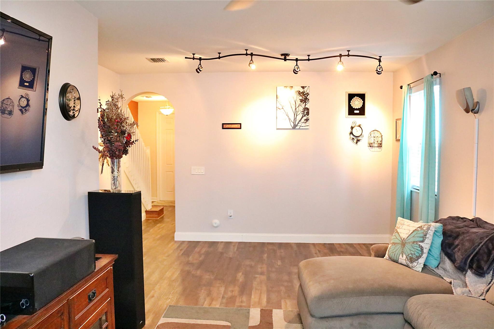 2872 NE 1st Dr