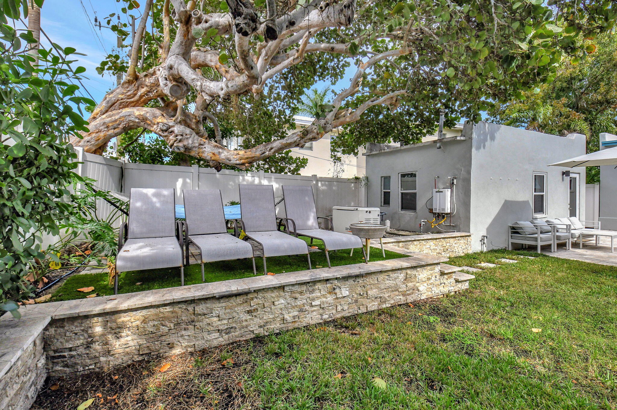 HALLER & GROOTMANS - Residential Lease