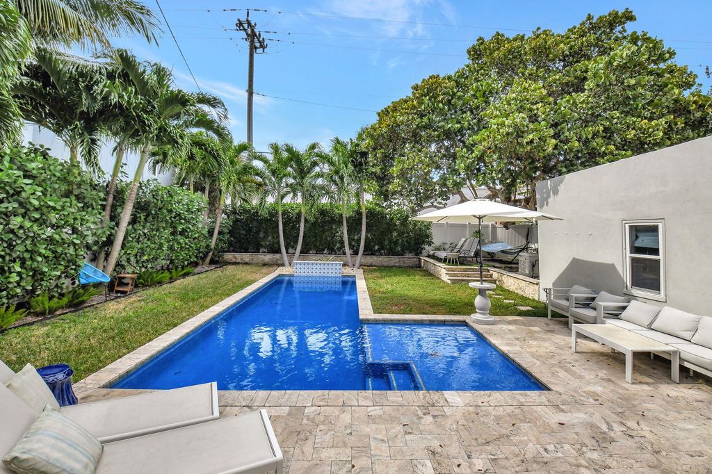 Photo of 414 NE 7th Avenue, Delray Beach, FL 33483 (MLS # B26014932)
