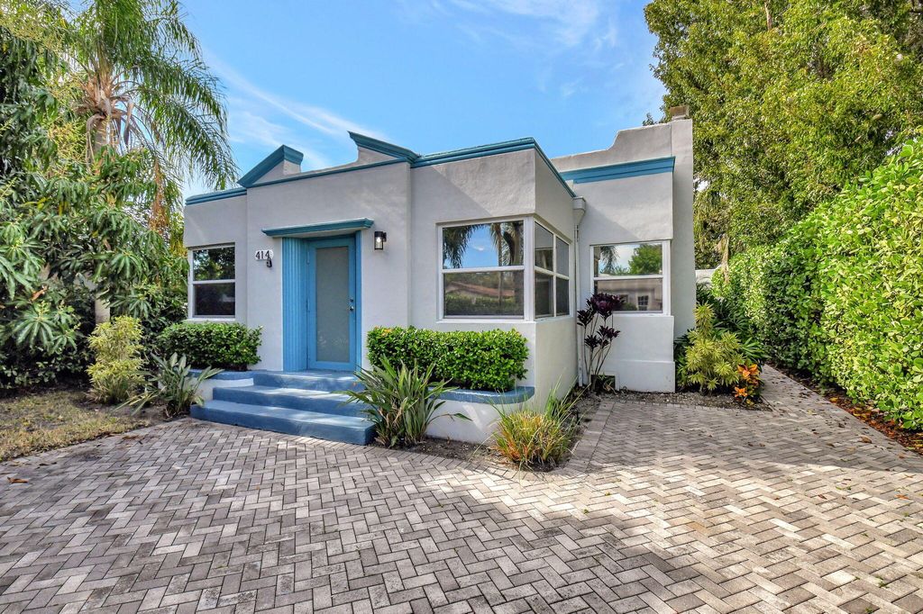 Photo of 414 NE 7th Avenue, Delray Beach, FL 33483 (MLS # B26014932)