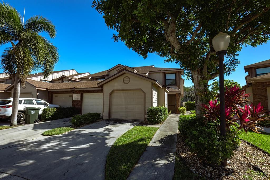 Photo of 500 Crosswinds Drive #F2, Greenacres, FL 33413 (MLS # R10866242)