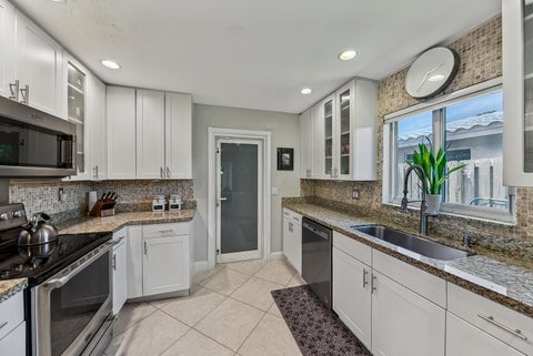 Tiny photo for 3652 NE 18TH Avenue, Oakland Park, FL 33334 (MLS # B26056946)