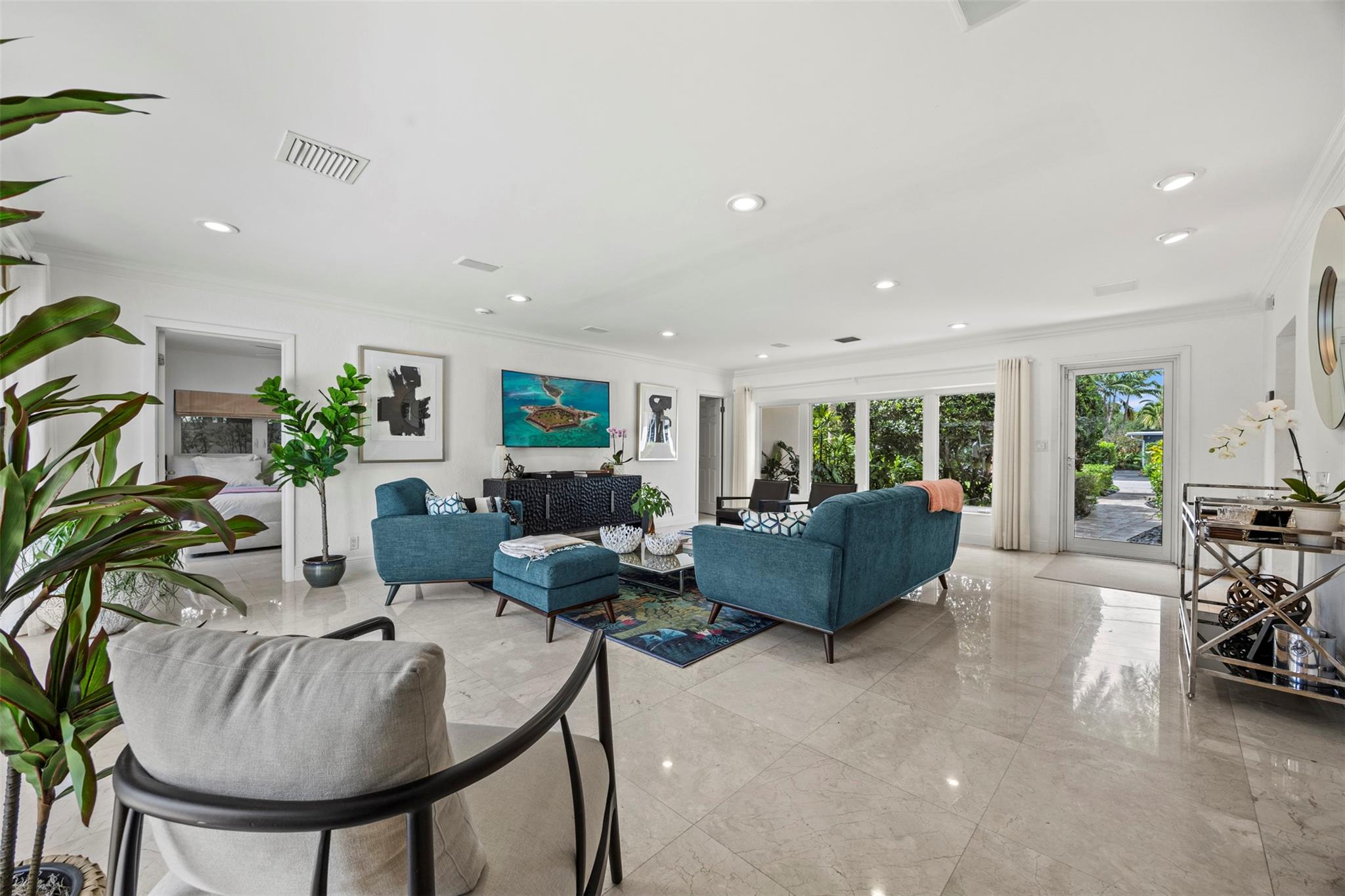 1719 Poinsettia Dr