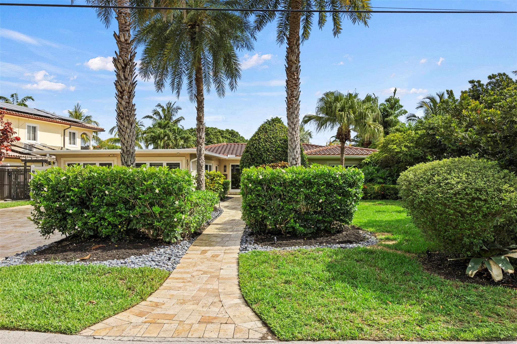 1719 Poinsettia Dr