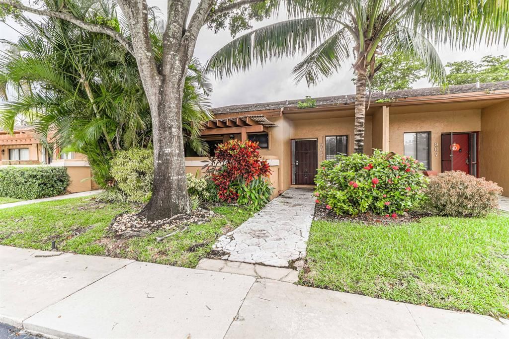 Photo of 905 NW 79th Terrace #905, Plantation, FL 33324 (MLS # R10747132)