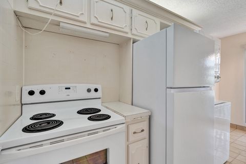 Tiny photo for 2521 Juniper Drive #11-b, Delray Beach, FL 33445 (MLS # B26031087)