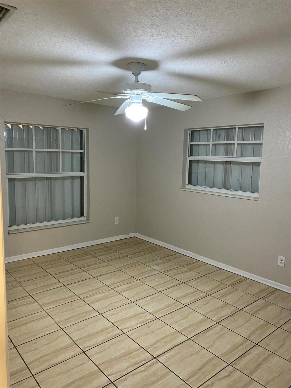 SUNRISE ESTATES - Residential Lease